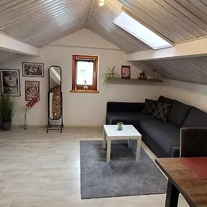 Kleine Gemütliche Mansardenwohnung Im Südosten Münchens Apartment Assling